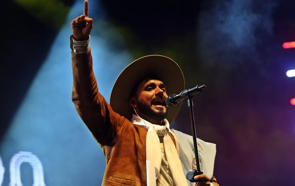 multimedia.grande.952c8363d193a7a4.5245445f383734335f6772616e64652e4a5047